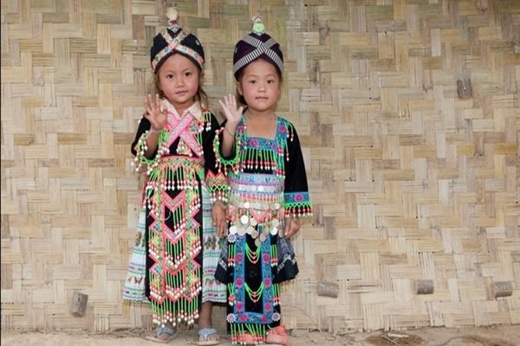 Laos North Hmong People Tribe Child600 Crop 600 366 80 C1 Mototours